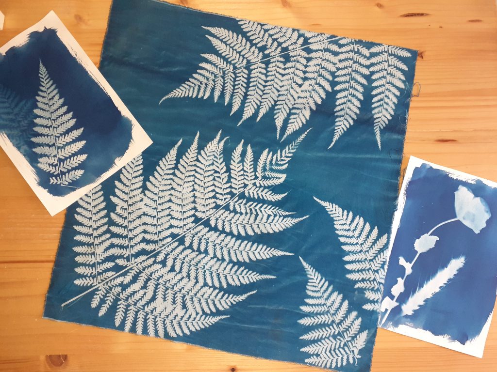 ATELIER – Cyanotypes sur textile